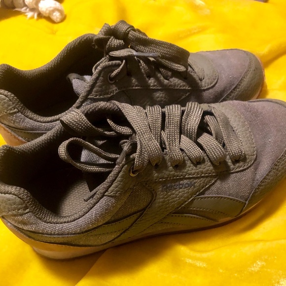 Hunter Green Classic Reebok’s - Picture 3 of 6